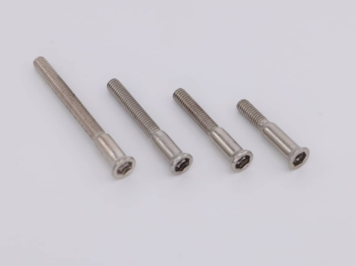 Винты длиной 25 мм, 30 мм, 35 мм, 45 мм и резьбой M4 для сборки букв