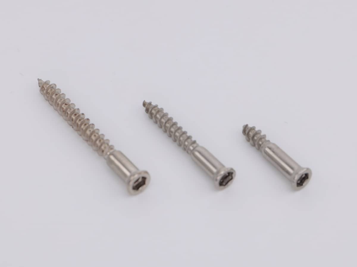 Шурупы длиной 26 мм, 36 мм, 45 мм и резьбой M4 для сборки букв