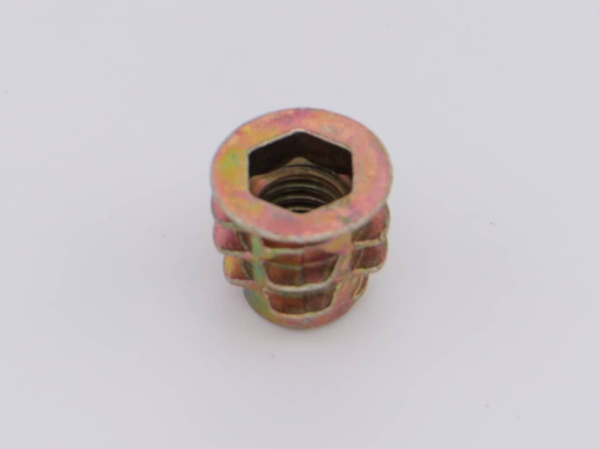 Гайка врезная М5, высота 10 мм