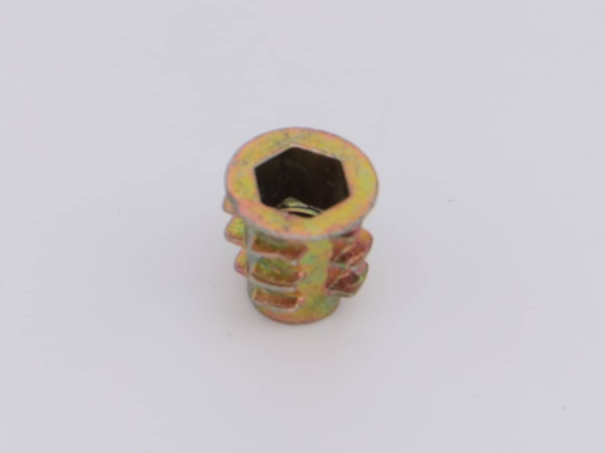 Гайка врезная М6, высота 10 мм