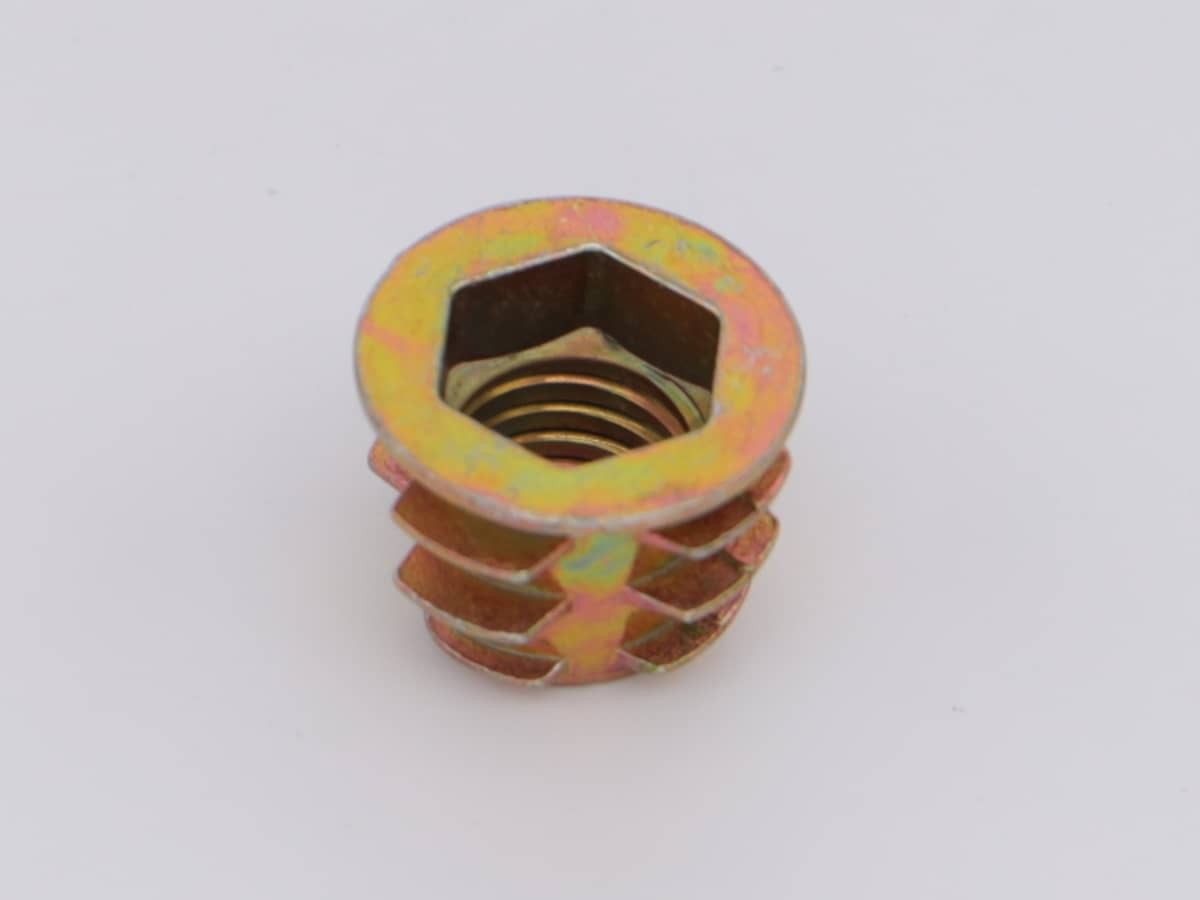 Гайка врезная М8, высота 10 мм