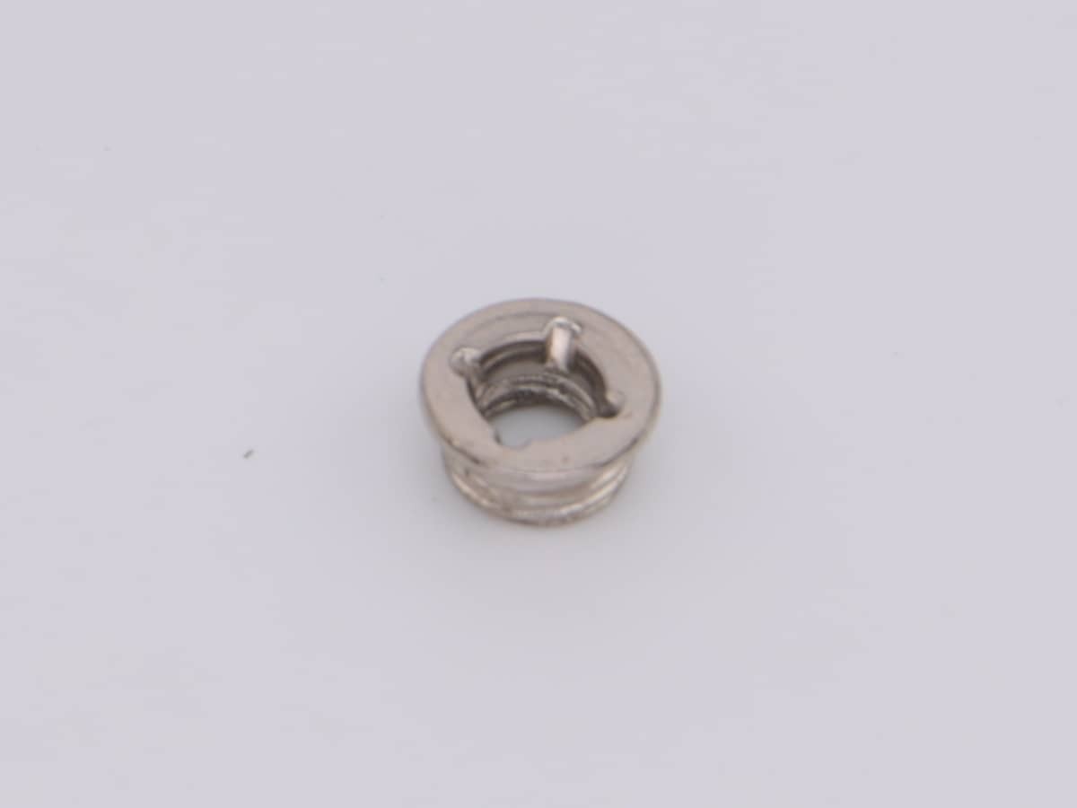 Вставная гайка М4 для пластика с крестообразным шлицом