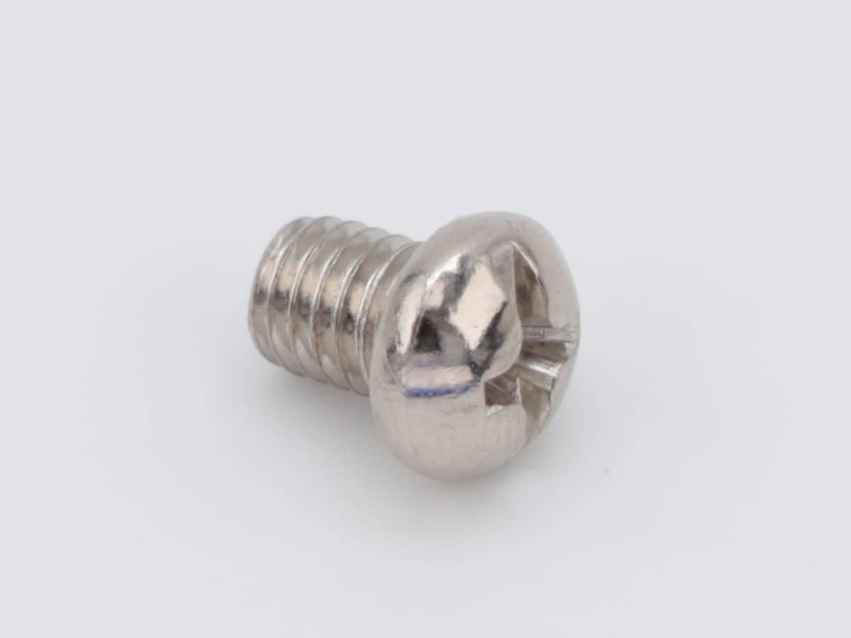 Винт V04 с крестообразным шлицем