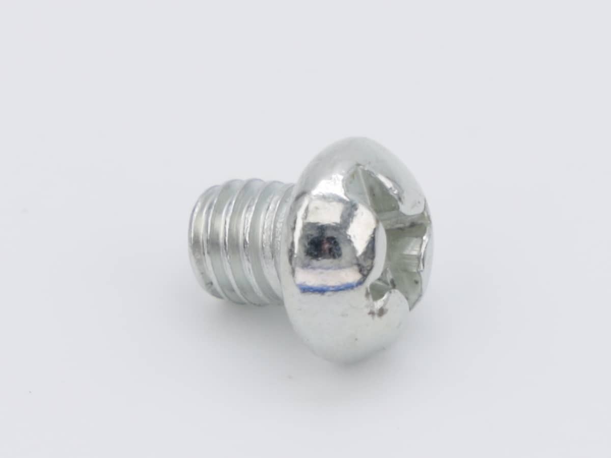 Винт V05 с крестообразным шлицем