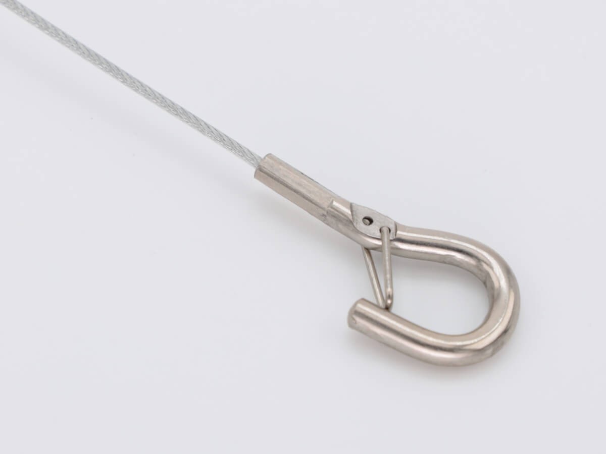 Трос из оцинкованной стали Ø1.2 мм в прозрачной оплетке ПВХ Ø1.5 мм с крюком A263M